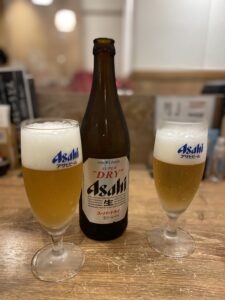 味味香　京都ポルタ店　瓶ビールとグラス