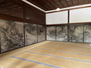建仁寺の方丈の雲竜図（龍の襖絵）