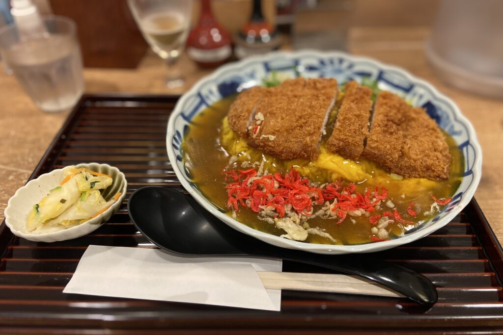 味味香 京都ポルタ店のオムカレーかつ丼